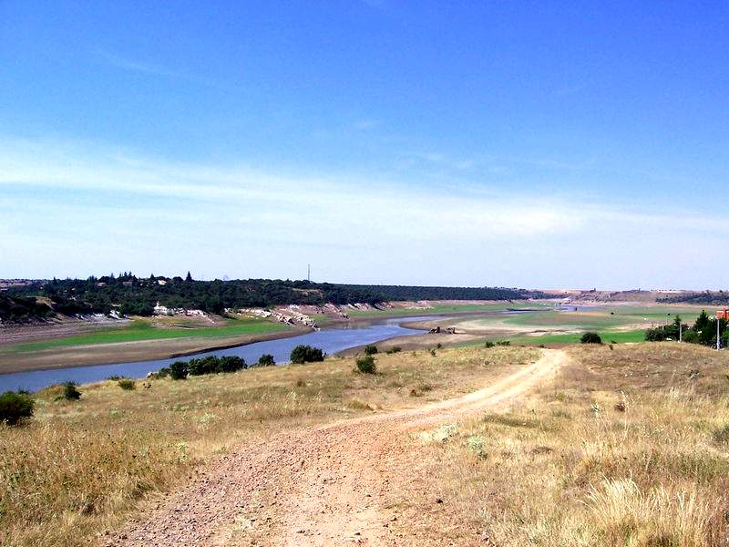 Embalse de Ricobayo cerca de Castrotorafe
