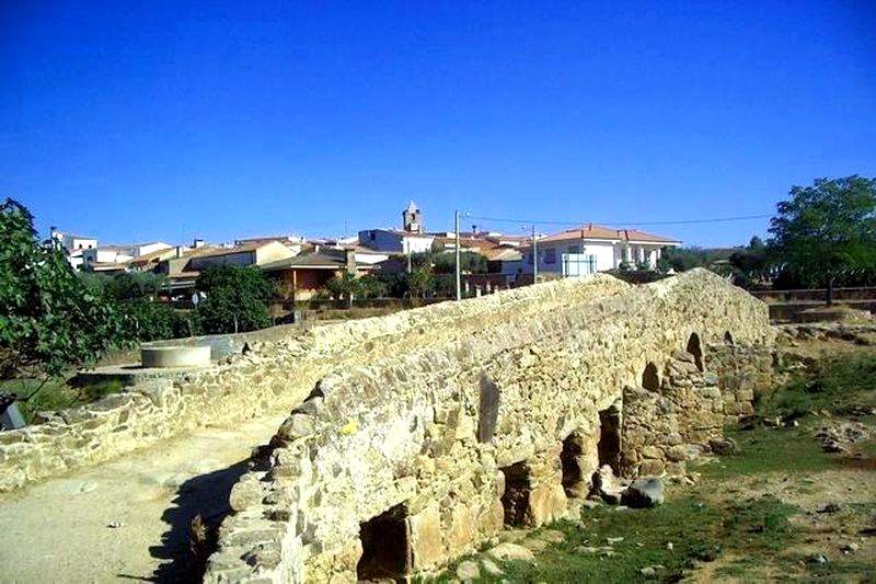 Puente romano en Casas de Don Antonio