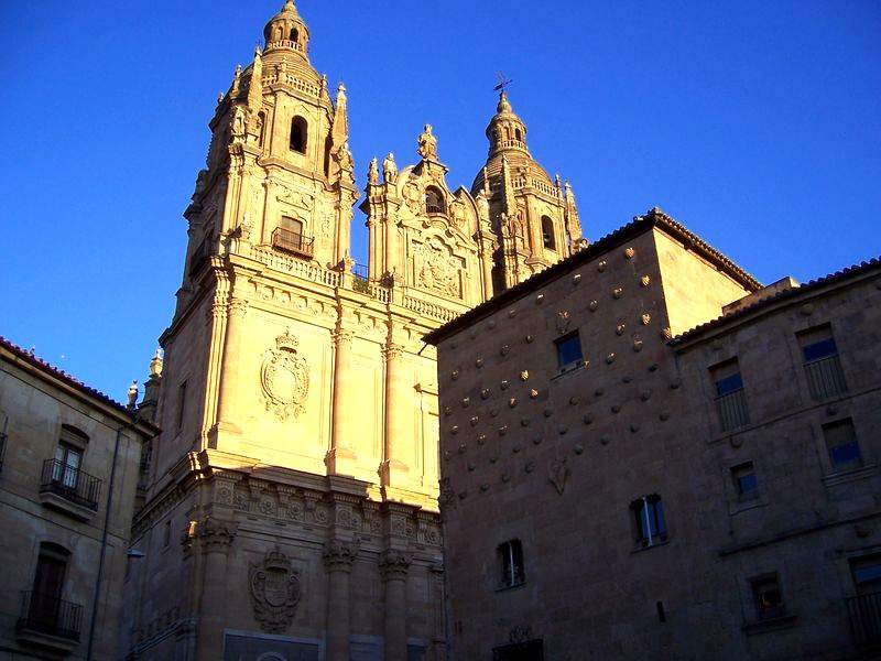 Clerecía y Casa de las Conchas, en Salamanca
