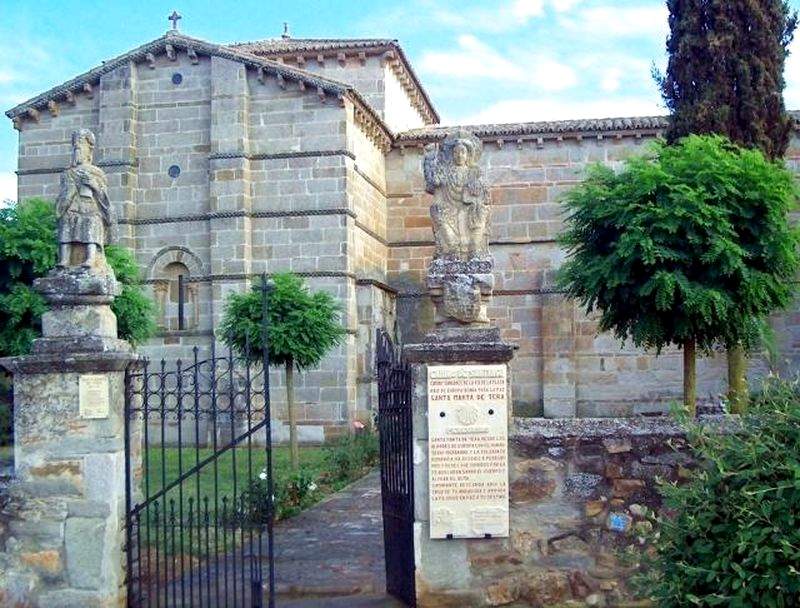 Cara norte de la iglesia de Santa Marta de Tera